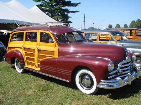 1947 Pontiac Woody Wagon at classic car show